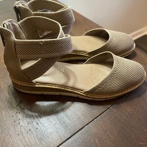 Kelly & Katie Beige Women's Sandals